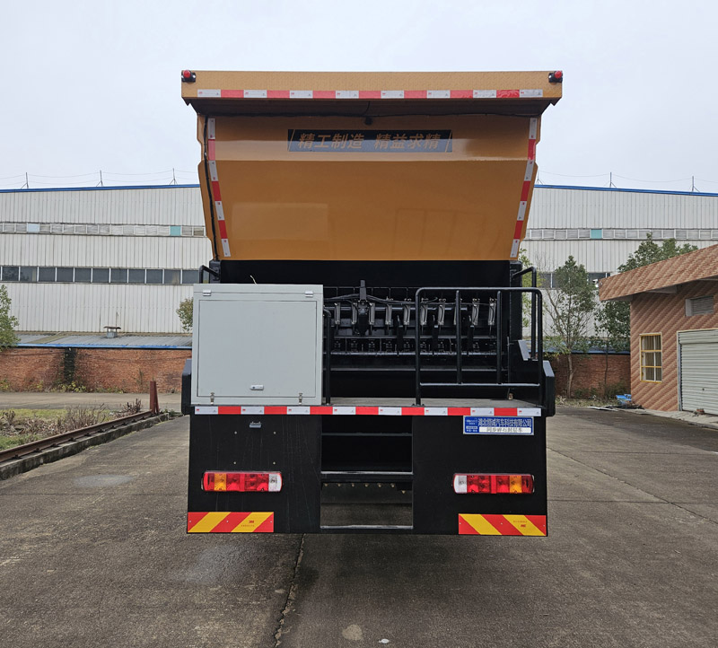 恒誠睿德牌HRD5317TFCZ同步碎石封層車公告圖片