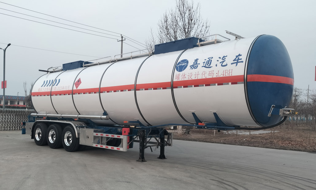 嘉运通牌12.4米32.2吨3轴易燃液体罐式运输半挂车(JTC9405GRYB46)