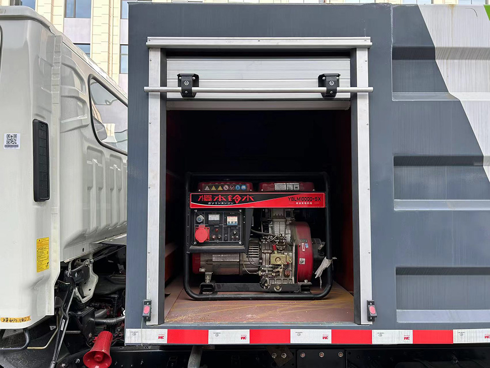 龍牧雙星牌LMX5042TYHBJ6ZS路面養(yǎng)護車公告圖片