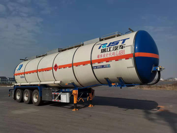 瑞江牌12.1米32.5吨3轴易燃液体罐式运输半挂车(WL9400GRYW)