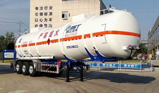 瑞江牌12.6米33.2吨3轴易燃液体罐式运输半挂车(WL9404GRYD47Y)
