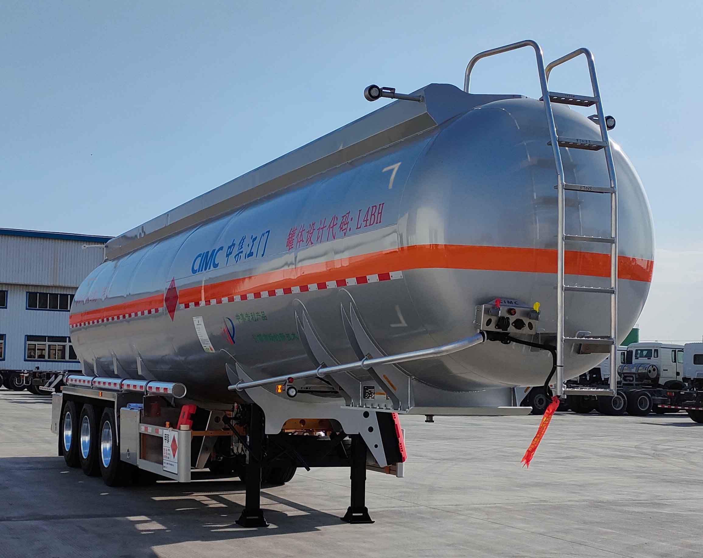 中集牌12.3米32.6吨3轴易燃液体罐式运输半挂车(ZJV9404GRYJMA)