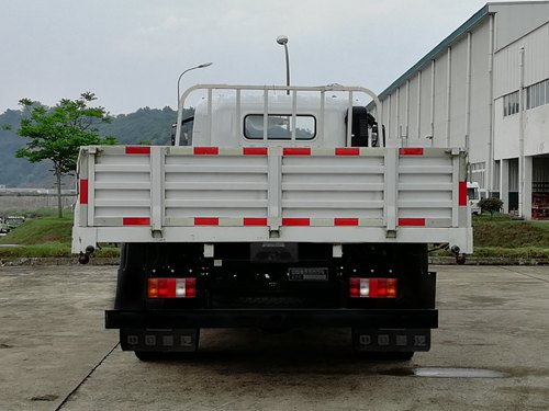 ZZ1118G17FB1 豪曼牌190马力单桥柴油5.2米国六载货汽车图片