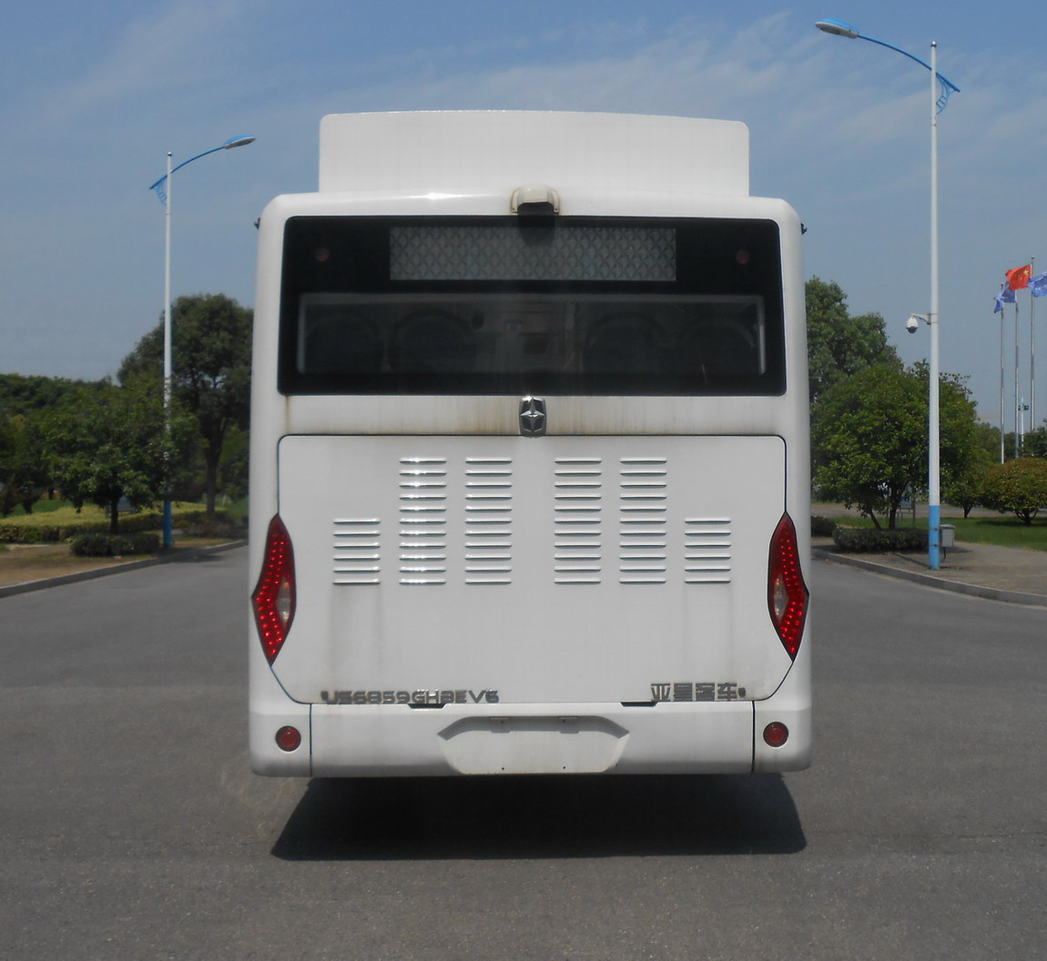 亚星牌JS6859GHBEV6纯电动低入口城市客车公告图片