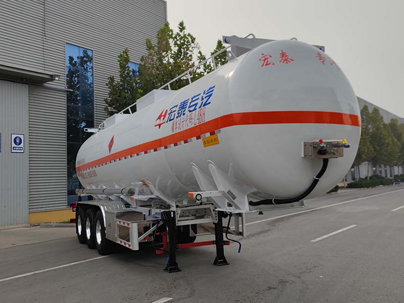 正康宏泰牌11.7米33.2吨3轴易燃液体罐式运输半挂车(HHT9407GRYF)