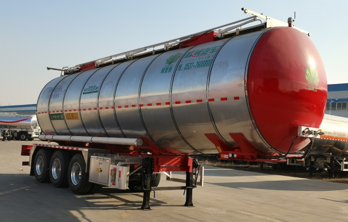 盛润牌10.7米33吨3轴普通液体运输半挂车(SKW9400GPGT38)