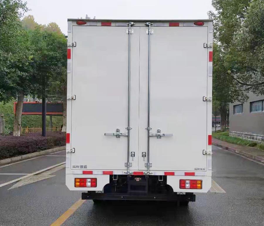 江鈴牌JX5040XXYTCB26廂式運(yùn)輸車(chē)公告圖片