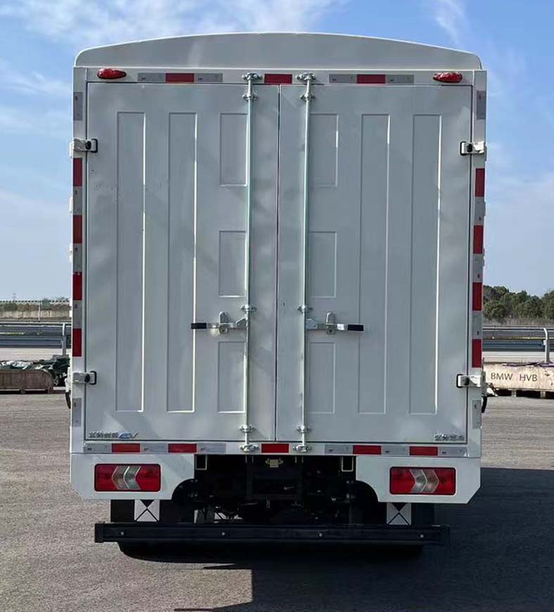 江鈴牌JX5044CCYTGB2BEV純電動(dòng)倉(cāng)柵式運(yùn)輸車公告圖片