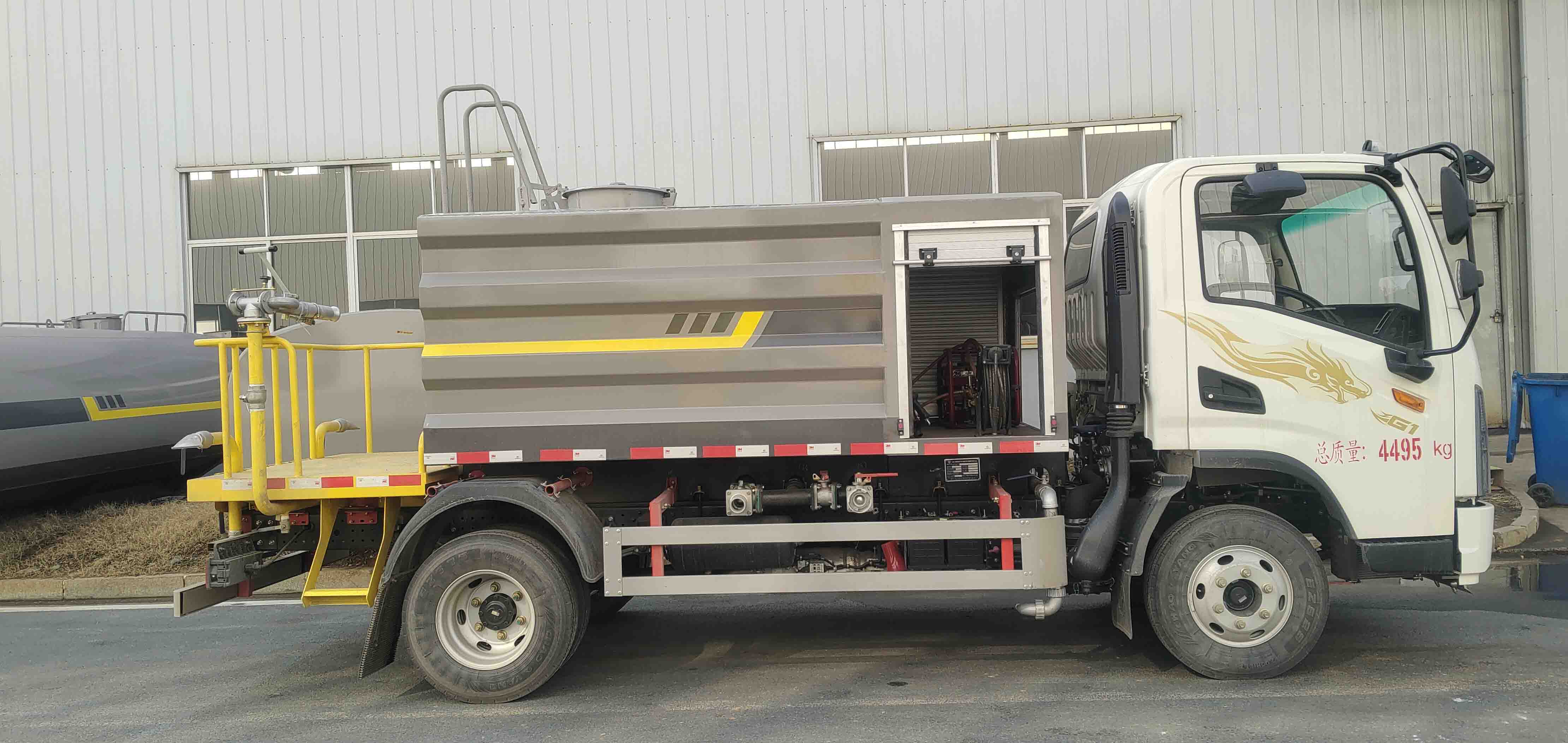 凱力風(fēng)牌KLF5041TYHS6路面養(yǎng)護(hù)車公告圖片