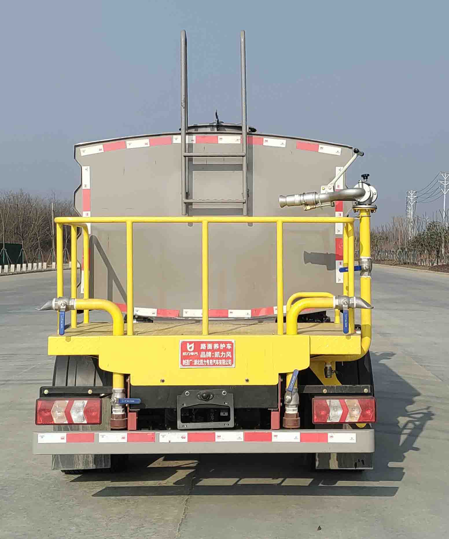 凱力風(fēng)牌KLF5041TYHS6路面養(yǎng)護(hù)車公告圖片