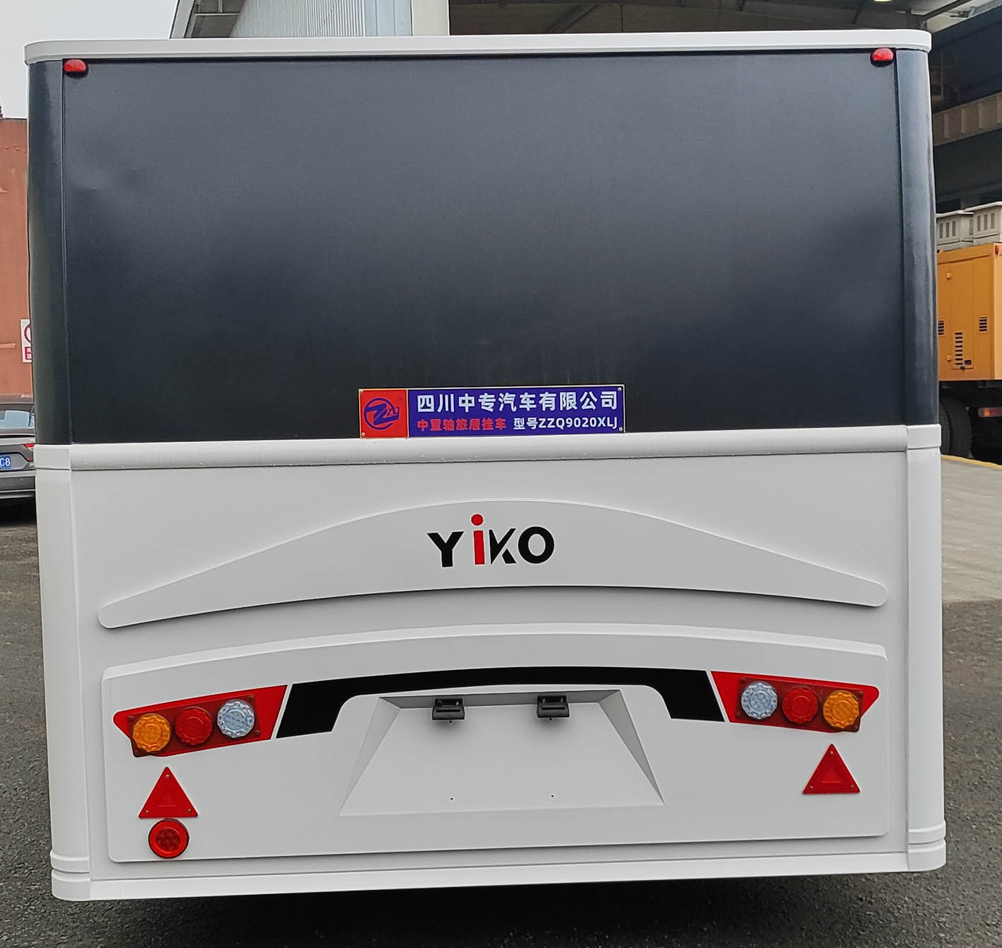 中专专汽牌ZZQ9020XLJ中置轴旅居挂车公告图片