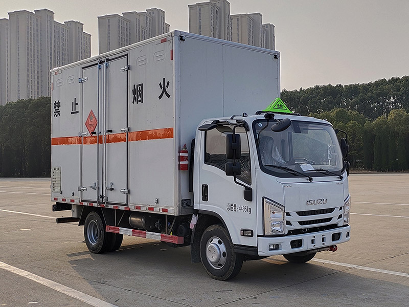 专威牌HTW5040XRYJE2易燃液体厢式运输车