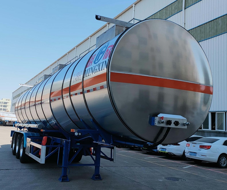 明欣牌12.6米32.2吨3轴易燃液体罐式运输半挂车(NMX9400GRY46B)