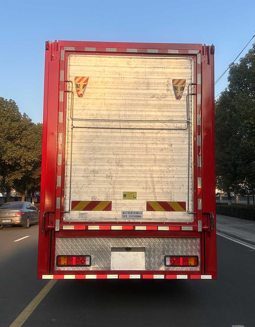 龍星匯牌HLV5181CCQD6畜禽運輸車公告圖片