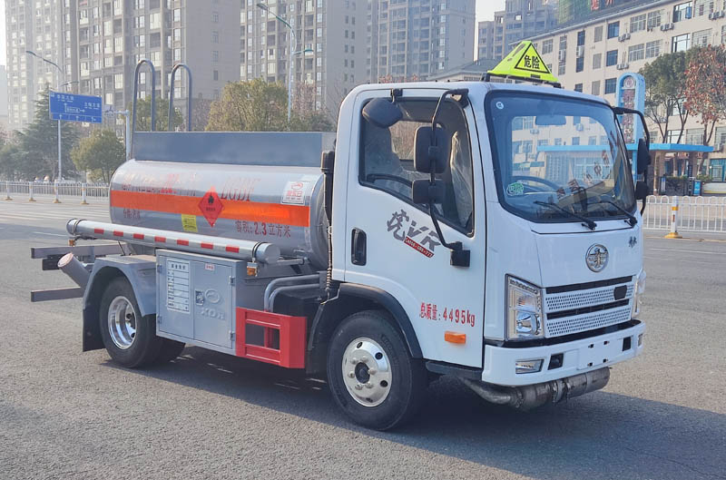 新东日牌YZR5040GJYC6Q加油车公告图片