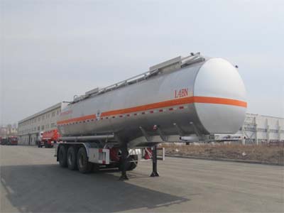 陆平机器牌10.7米30.3吨3轴毒性和感染性物品罐式运输半挂车(LPC9400GDGS)