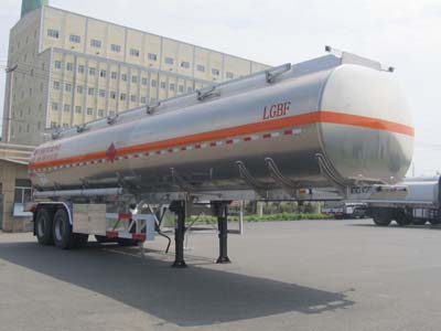陆平机器牌11.7米29.3吨2轴铝合金运油半挂车(LPC9355GYYS)