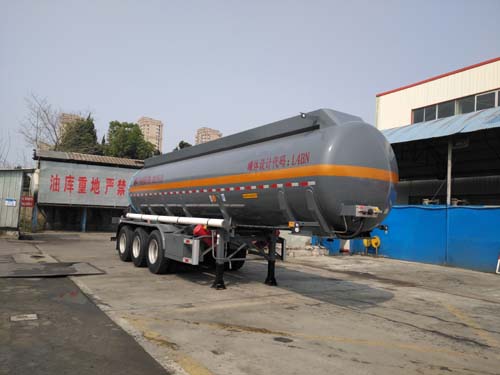 通华牌10米33.2吨3轴腐蚀性物品罐式运输半挂车(THT9401GFWF)