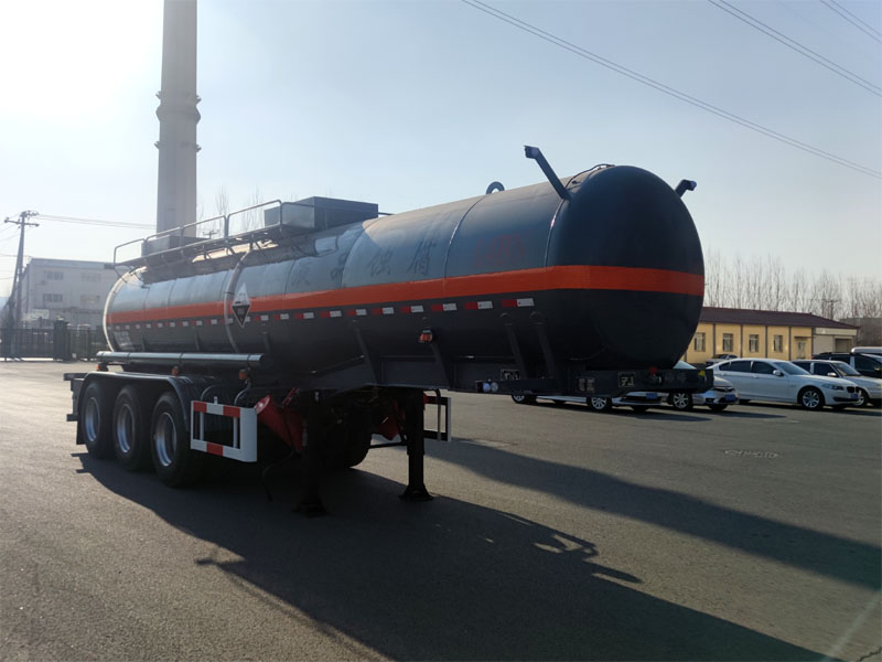 陆平机器牌10米33吨3轴腐蚀性物品罐式运输半挂车(LPC9408GFWS)