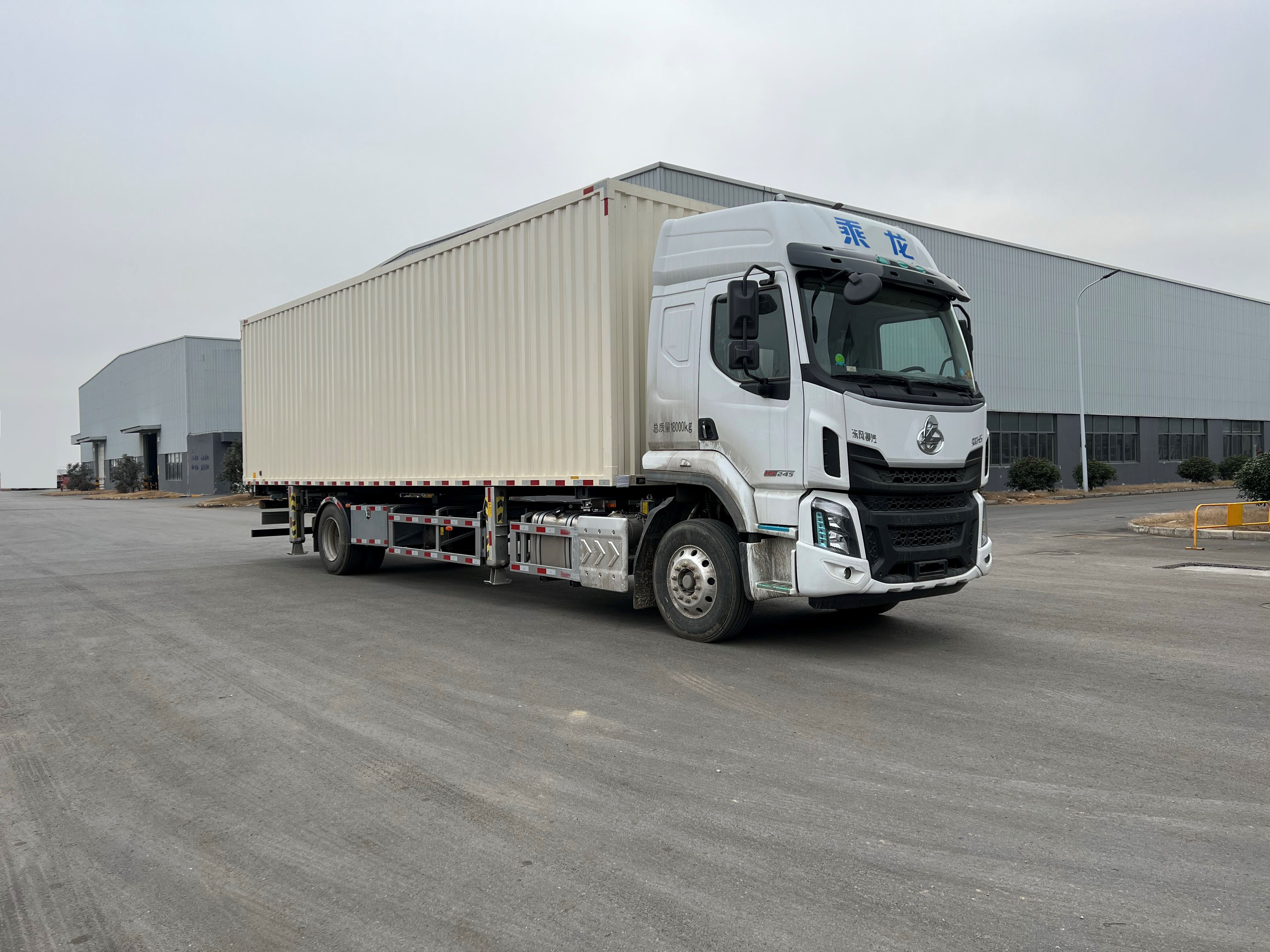 乘龍牌LZ5180ZKXH5AC1車廂可卸式汽車公告圖片