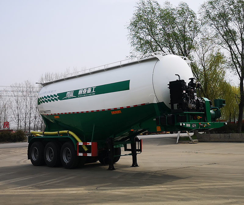 通華牌9.3米33.6吨3轴中密度粉粒物料运输半挂车(WTY9400GFL35)