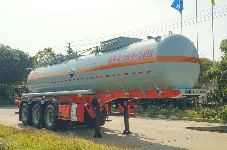 东驹牌10米33.5吨3轴腐蚀性物品罐式运输半挂车(LDW9400GFWB)