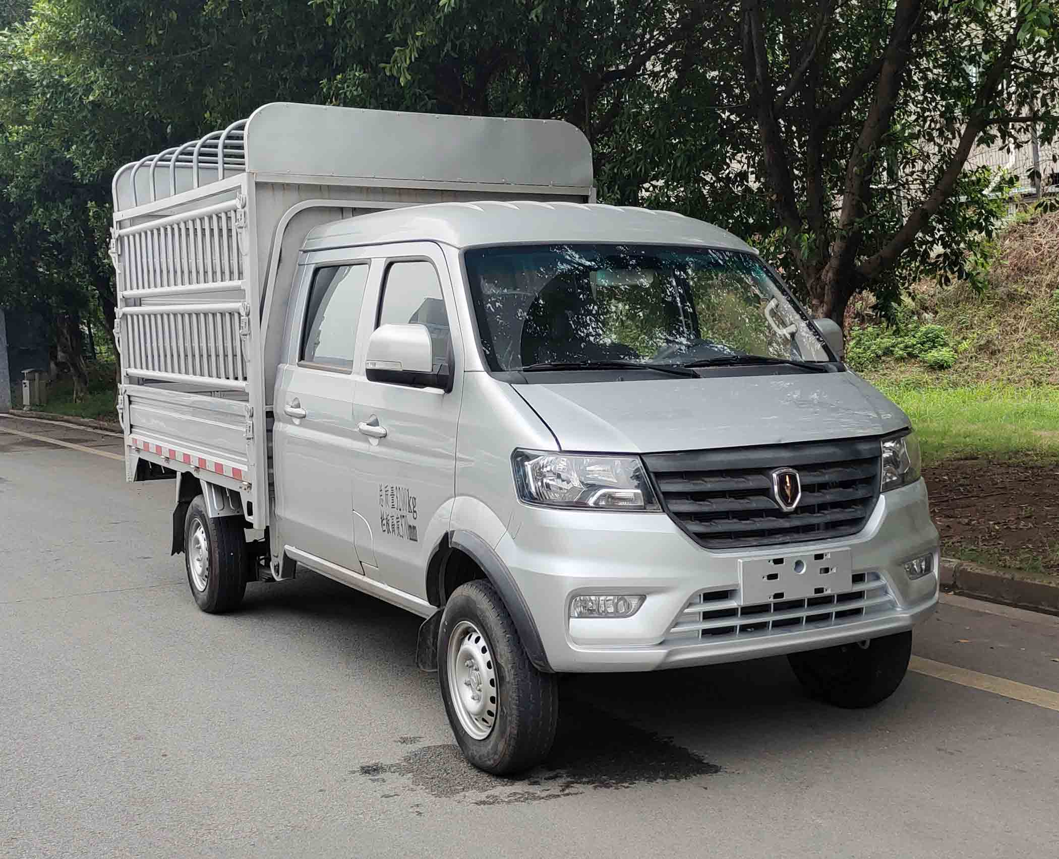 金杯牌JKC5032CCYS6L3倉柵式運(yùn)輸車公告圖片