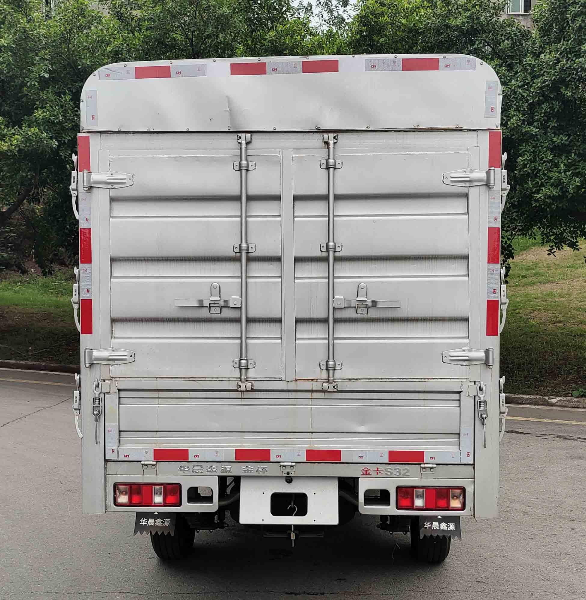 金杯牌JKC5032CCYS6L3倉柵式運(yùn)輸車公告圖片