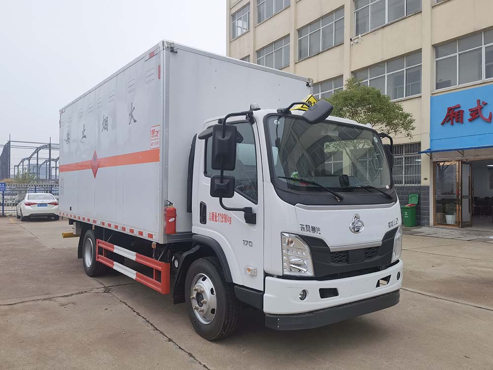 楚飛牌CLQ5120XRQ6LZ易燃?xì)怏w廂式運(yùn)輸車公告圖片