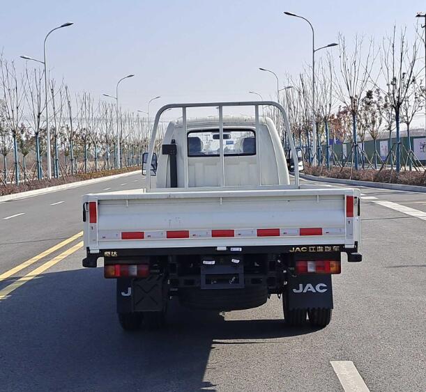 HFC1036PV3E3B4S-2 江淮牌131马力单桥汽油4米国六载货汽车图片