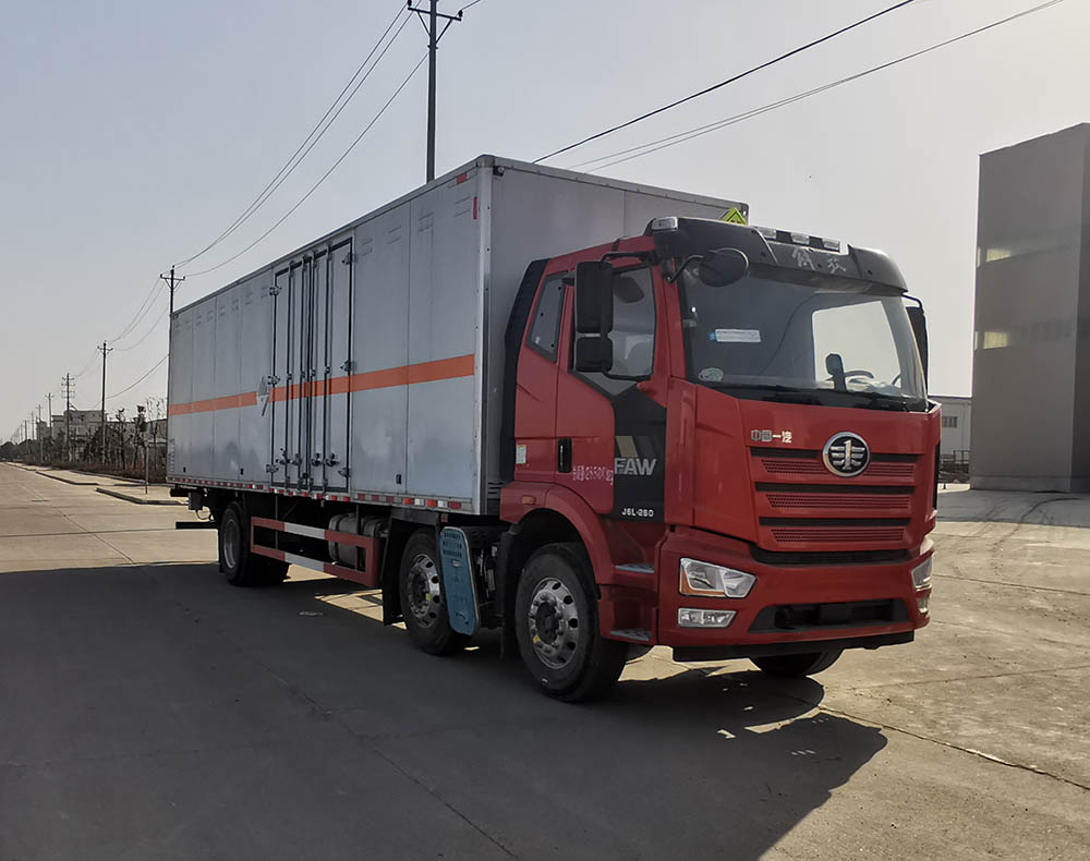 順風(fēng)智造牌SFZ5265XZWCA6雜項(xiàng)危險(xiǎn)物品廂式運(yùn)輸車公告圖片