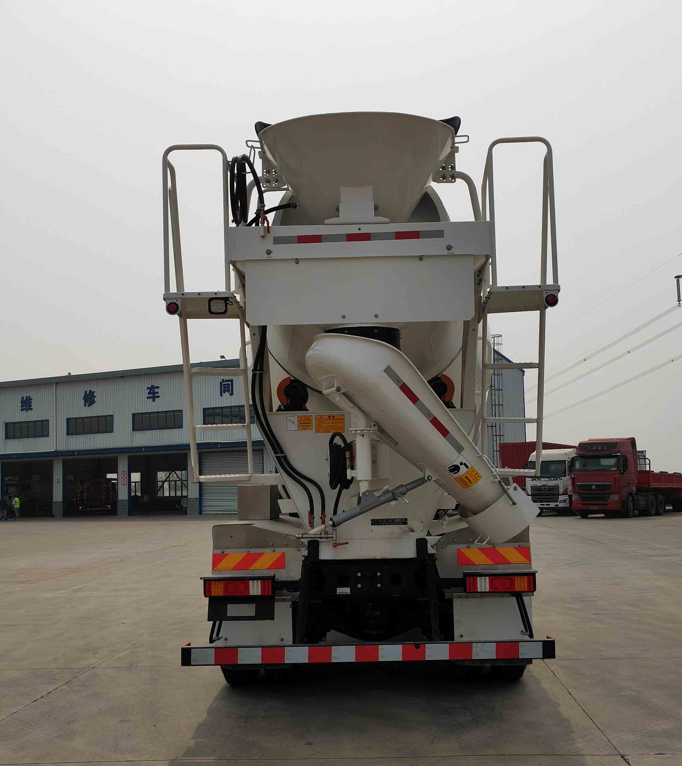 集瑞聯(lián)合牌QCC5313GJBBEVH6換電式純電動混凝土攪拌運輸車公告圖片