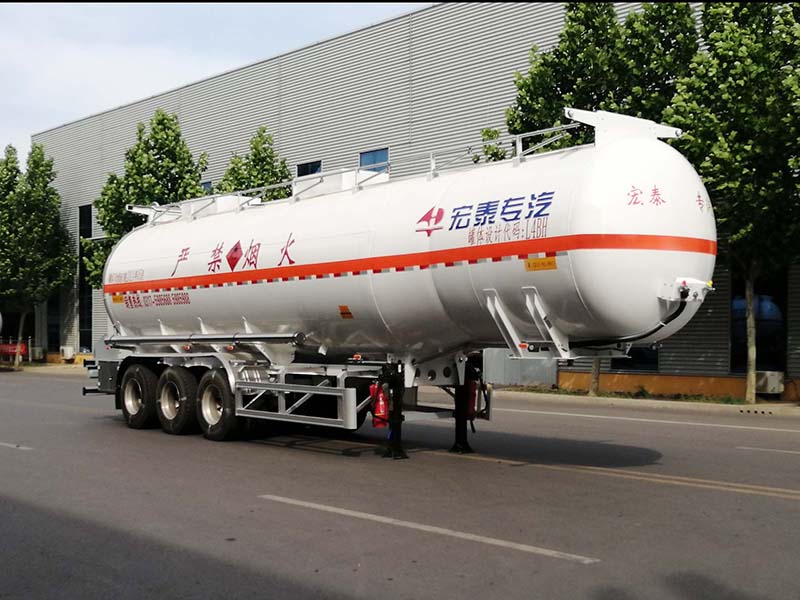 正康宏泰牌13米33.1吨3轴易燃液体罐式运输半挂车(HHT9404GRYG)
