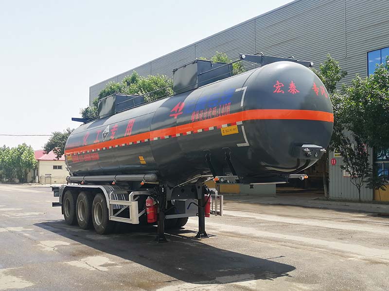 正康宏泰牌11.1米32吨3轴腐蚀性物品罐式运输半挂车(HHT9405GFWB)