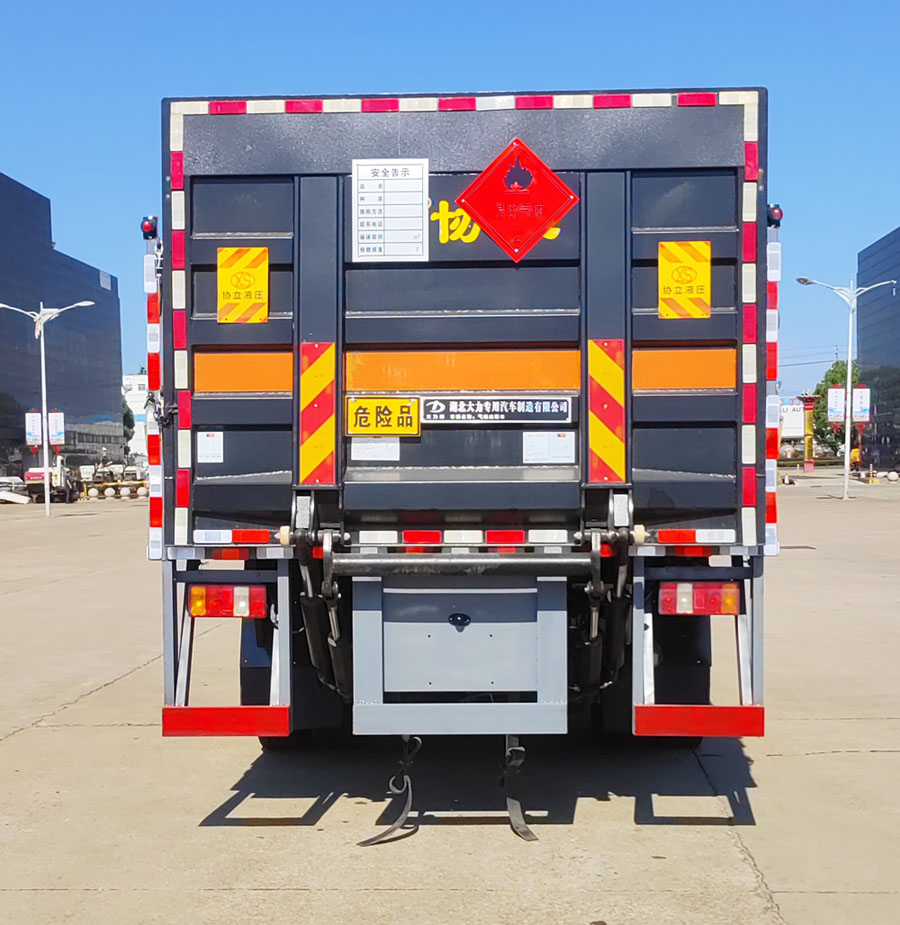 大力牌DLQ5187TQPZZ6氣瓶運(yùn)輸車公告圖片