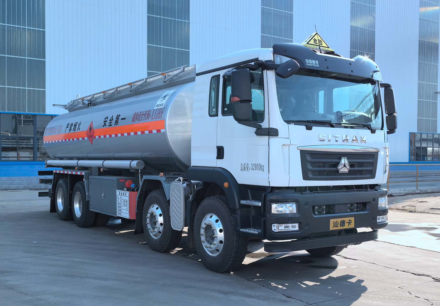 齊星牌QXC5326GRYZ6F易燃液體罐式運(yùn)輸車公告圖片