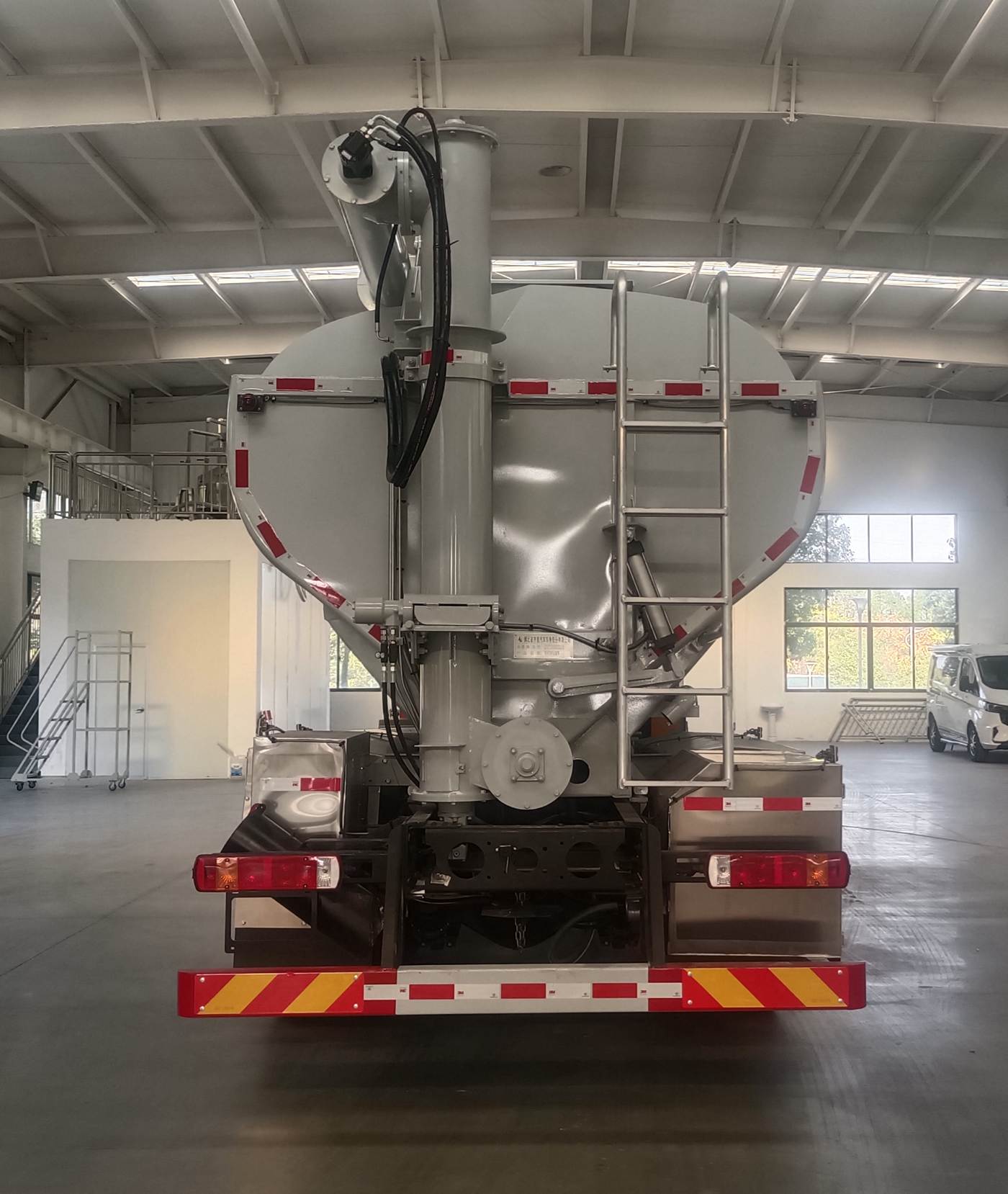 齐星牌QXC5310ZSLC6散装饲料运输车公告图片