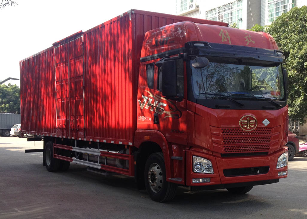 解放牌CA5180XXYP26K8L7NE6A90廂式運(yùn)輸車公告圖片