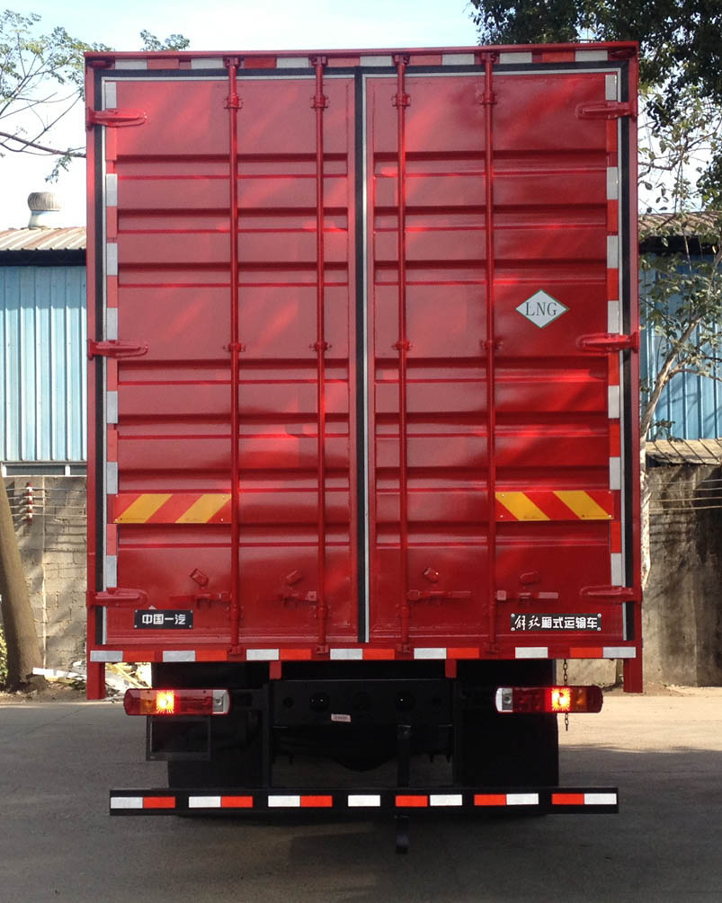 解放牌CA5180XXYP26K8L7NE6A90廂式運(yùn)輸車公告圖片