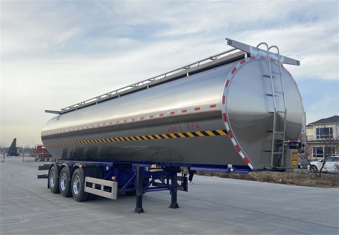 麟州牌11.8米32.4吨3轴液态食品运输半挂车(YDZ9402GYS)