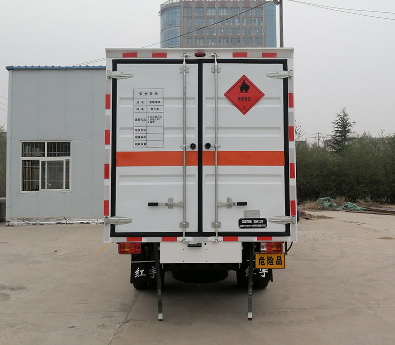 红宇牌HYJ5030XRY-ZB甲醇易燃液体厢式运输车公告图片