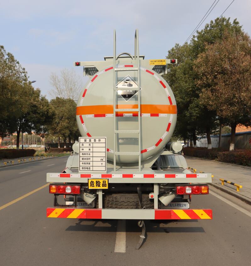 中汽力威牌HLW5323GFWS6腐蝕性物品罐式運(yùn)輸車公告圖片