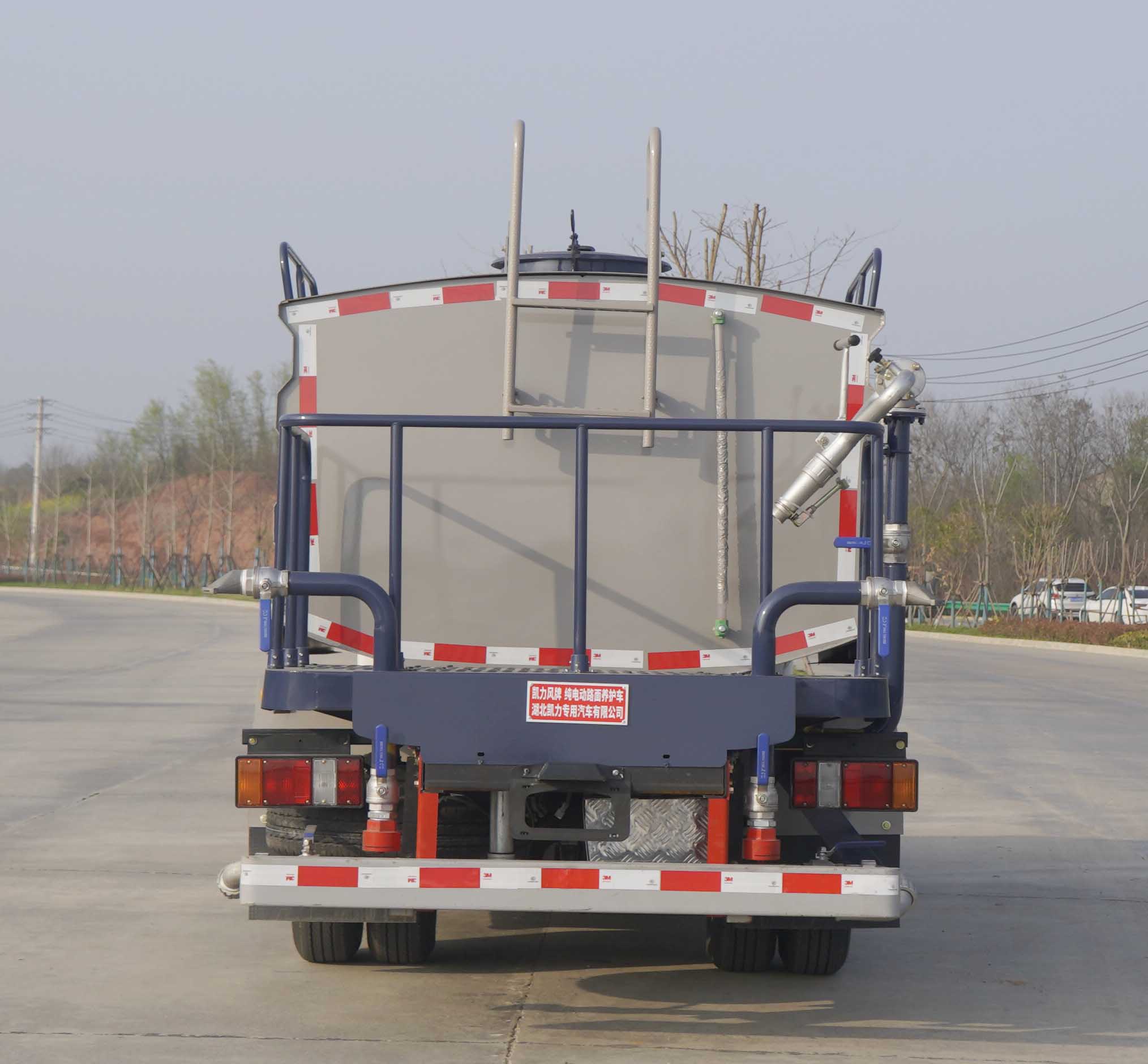 凱力風(fēng)牌KLF5042TYHBEV純電動(dòng)路面養(yǎng)護(hù)車公告圖片