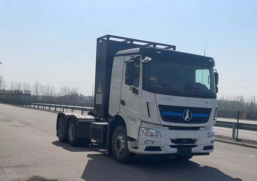 ND4250BBXJ7Z10BEV 北奔牌551马力后双桥,后八轮纯电动换电式纯电动牵引汽车图片