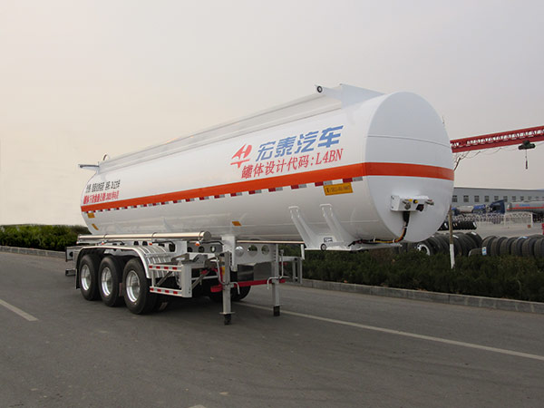 正康宏泰牌10.1米34吨3轴腐蚀性物品罐式运输半挂车(HHT9405GFWA)