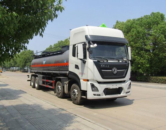 中汽力威牌HLW5320GZWD6雜項(xiàng)危險(xiǎn)物品罐式運(yùn)輸車公告圖片