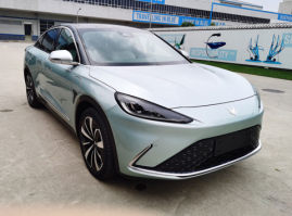 极狐牌BJ7001AUAA-BEV型纯电动轿车