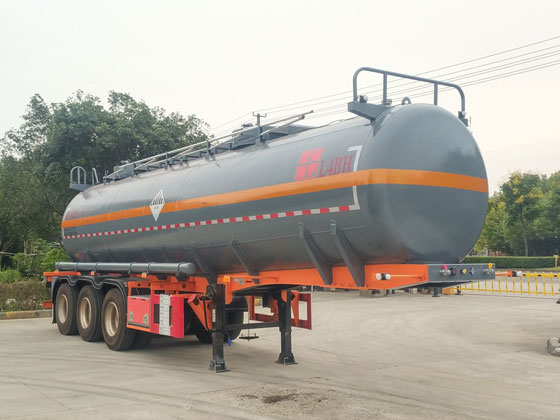 东驹牌10.5米31吨3轴杂项危险物品罐式运输半挂车(LDW9402GZW)