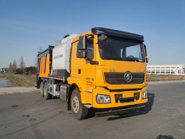 沥青碎石同步封层车