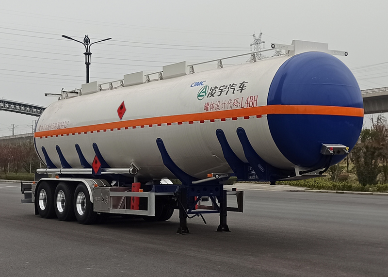 凌宇牌12.7米34吨3轴铝合金易燃液体罐式运输半挂车(CLY9402GRY48)